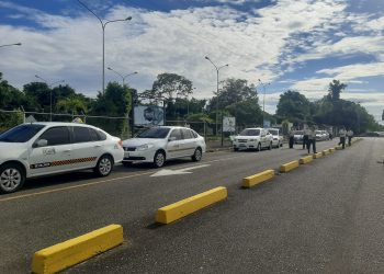 Tras dos años de cierre del Aeropuerto de Santo Domingo taxistas se dedicaron a la agricultura