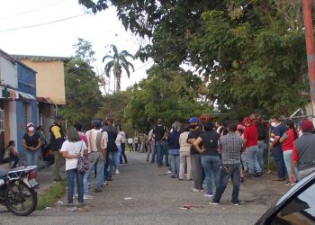 En Rafael Rangel: Desde temprano había electores esperando para ejercer su derecho al voto