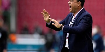 Venezuela irá contra las debilidades de un «intenso» Perú, dice su seleccionador