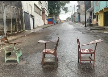 Adultos mayores los primeros en fila para votar en Táchira a pesar de  lluvias leves que no cesaron