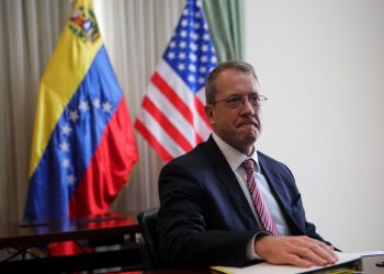 El embajador de EE.UU. pide libertad para Roland Carreño preso hace 400 días