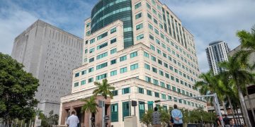 Juez de EE.UU. desestima la mayoría de cargos de lavado de dinero contra Saab