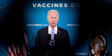 Biden ordena la vacunación obligatoria en empresas de más de 100 trabajadores