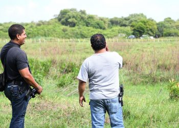 Suman al menos 65 cuerpos hallados en una fosa en México