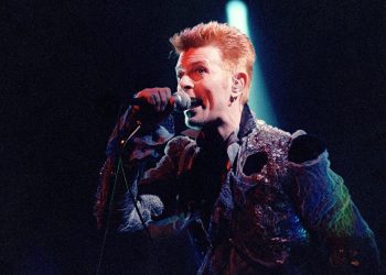 Warner Music negocia por los derechos del cancionero de David Bowie