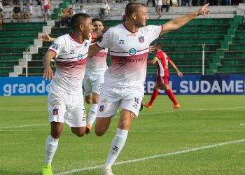 Monagas se impone con goleada y asciende al liderato del fútbol en Venezuela