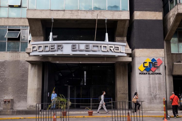 Imagen de archivo de la sede del Consejo Nacional Electoral, el 19 de octubre de 2021, en Caracas (Venezuela). EFE/MIGUEL GUTIERREZ