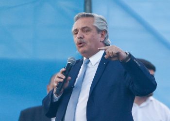 Fernández pide a los argentinos que «se expresen» en las urnas