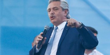 Fernández pide a los argentinos que «se expresen» en las urnas