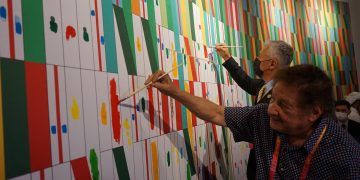 Venezuela llena de luz y color la Expo de Dubái con un mural participativo