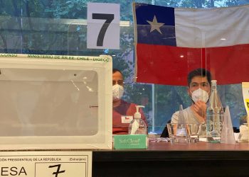 Los centros de votación abren para cruciales comicios presidenciales en Chile