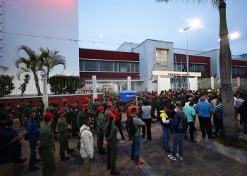 Abren los primeros centros de votación en Venezuela para las elecciones regionales y locales