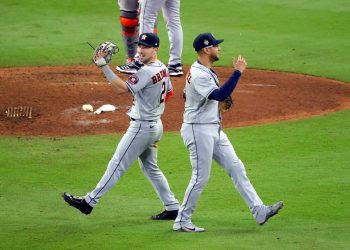 Astros de Houston ganan el juego 5 de la Serie Mundial y siguen con vida