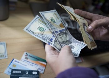 Lo que debe saber sobre la compra y venta de divisas en bancos y casas de cambio