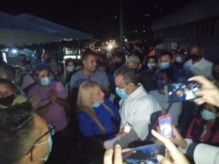 Desde que se iniciaron las conversaciones para los acuerdos de las primarias, Luis Márquez planteó la adhesión con las tarjetas para apoyar al otro candidato si él perdía