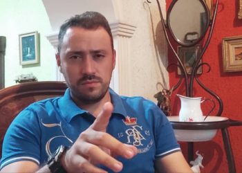 Pablo Mujica: División de la oposición mantiene al gobierno en el poder
