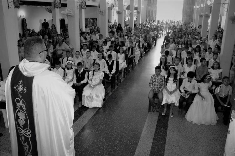 El día de la Inmaculada Concepción se festeja en La Cejita recibiendo sus niños la primera comunión.