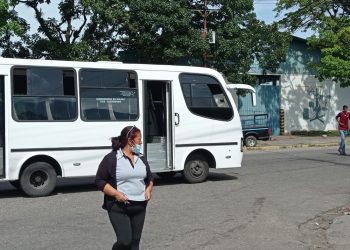 Transportistas desmienten aumento en cupo de combustible 