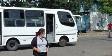 Transportistas desmienten aumento en cupo de combustible 