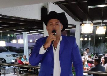 Tony Mendoza conquista los escenarios trujillanos 