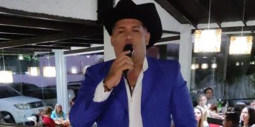 Tony Mendoza conquista los escenarios trujillanos 