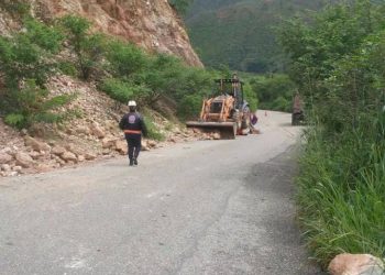 Obstruido el paso en la Trasandina en el sector Villa Mercedes por derrumbe de tierras