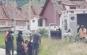 Atendidos en el IAHULA funcionarios tras colisionar sus motos en el carril de Trole