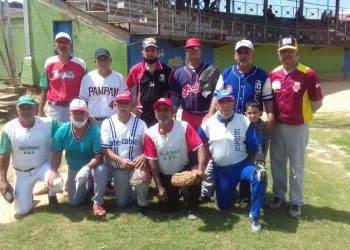 Torneo Recreativo de softbol en Flor de Patria