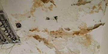 Techo del Jardín de Infancia Niño Simón en riesgo por filtraciones