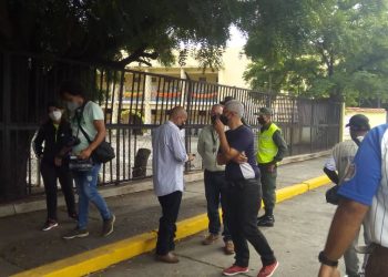 Desalojan a representantes de medios de comunicación en la E.B «Eloísa Fonseca»