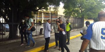 Desalojan a representantes de medios de comunicación en la E.B «Eloísa Fonseca»