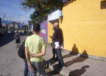 Puntos de control oficialistas se ubicaron cercanos a las puertas de los Centros de Votación