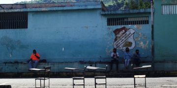 Suspenden clases en liceo de Pampán por casos positivos de Covid-19