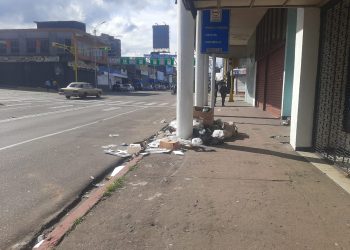 Comerciantes afectados por abandono de basura en zona comercial de San Cristóbal