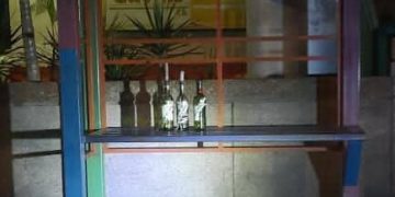 Hasta el Cuello: es el mensaje que tienen varias botellas de licor que fueron localizadas en Valera