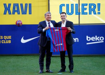 Xavi  es presentado como  DT del  Barcelona