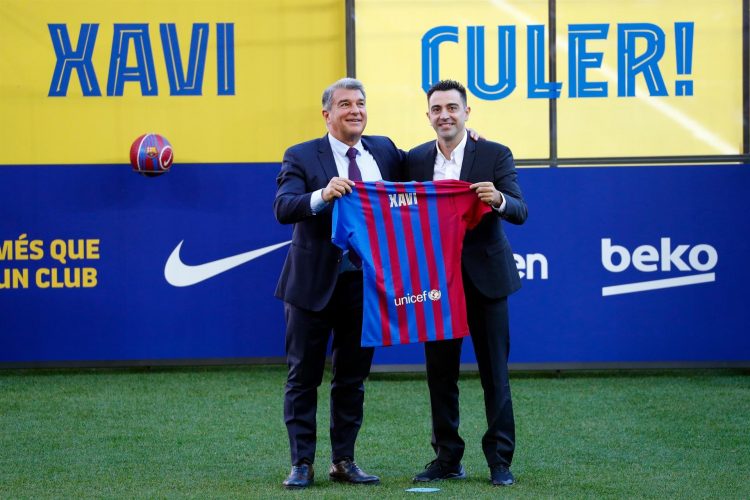 Joan Laporta, sentenció este lunes que "el retorno de Xavi como entrenador marcará la historia del club" durante la presentación del catalán como nuevo técnico azulgrana, en el Camp Nou.