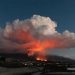 La lava llega de nuevo al mar en La Palma y obliga a confinar población