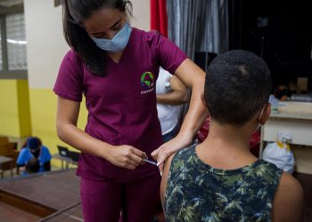 Médicos Unidos de Venezuela pide que se publique el plan de vacunación anticovid para menores