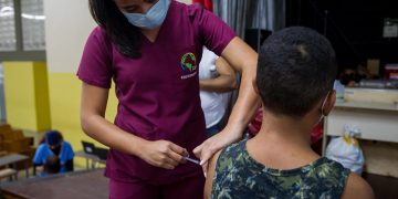 Médicos Unidos de Venezuela pide que se publique el plan de vacunación anticovid para menores