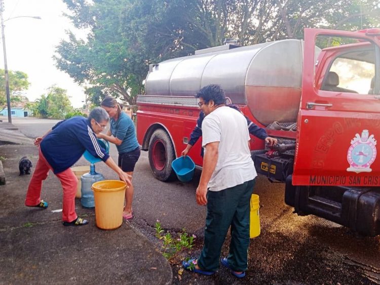 el Cuerpo de Bomberos dispondrá sus unidades cisternas para llevar agua a hospitales, clínicas, escuelas, ancianatos y vecindarios