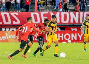 Caracas no perdonó al Aurinegro
