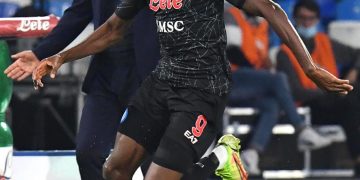 Osimhen, del Nápoles, sufre fracturas múltiples en la cara y será operado