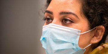 “Los que viven en Afganistán son humanos no juguetes”, denuncia una refugiada