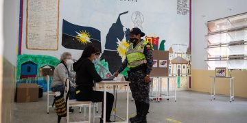 Fe y baja afluencia de votantes en los comicios locales y regionales en Venezuela