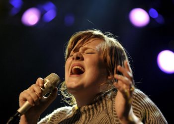 Adele, entre la culpa y el empoderamiento, firma su disco más maduro en «30»