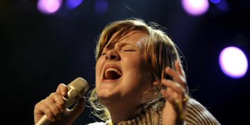 Adele, entre la culpa y el empoderamiento, firma su disco más maduro en «30»