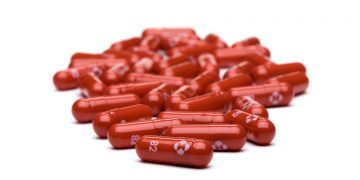 El Reino Unido aprueba el uso de la primera pastilla antiviral contra el covid-19