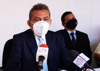 Gobernador de Mérida es atendido por Covid-19