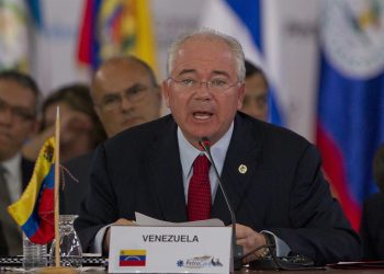 Rafael Ramírez pide revocar a Maduro
